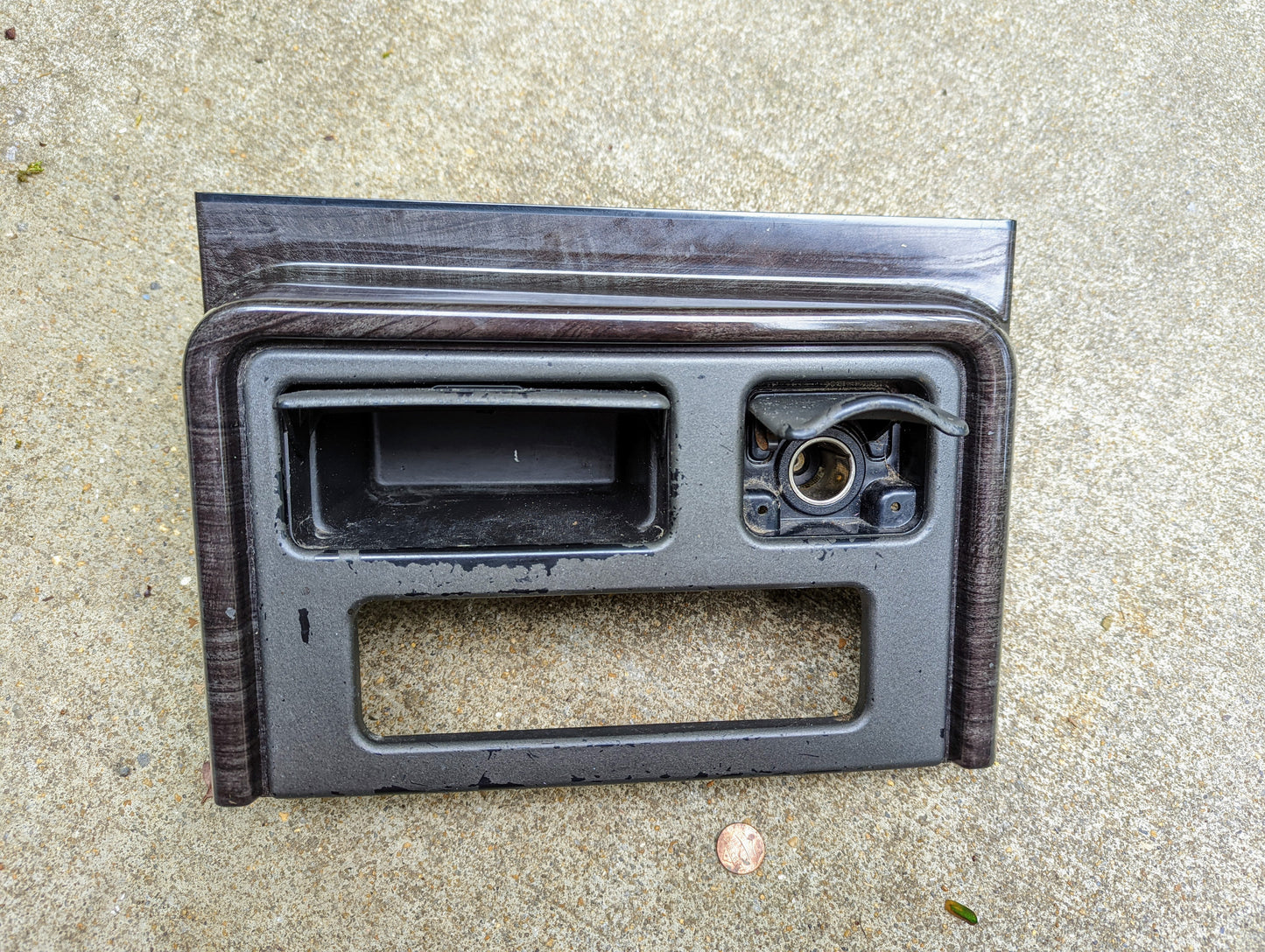 OEM 2003 - 2006 GMC Sierra Yukon Denali Center Console Front Bin Dash Trim Bezel with Dark Woodgrain
