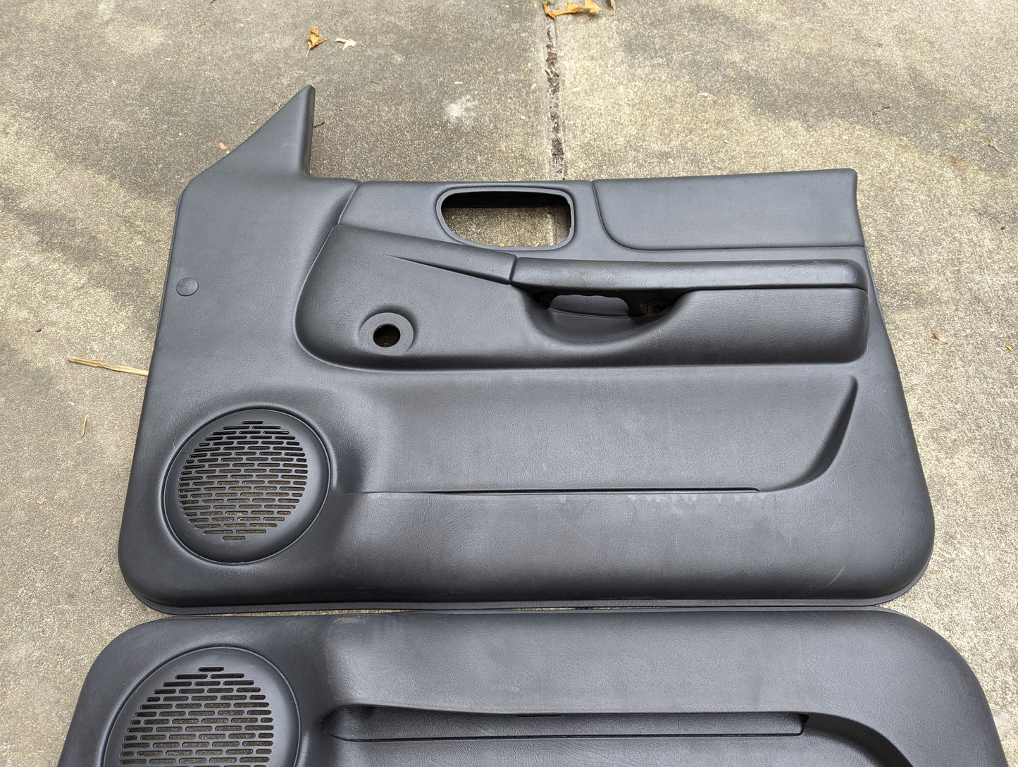 OEM Pair of Front Manual Door Panels in Dark Gray for 1998-2005 Chevy S10 GMC Sonoma and more