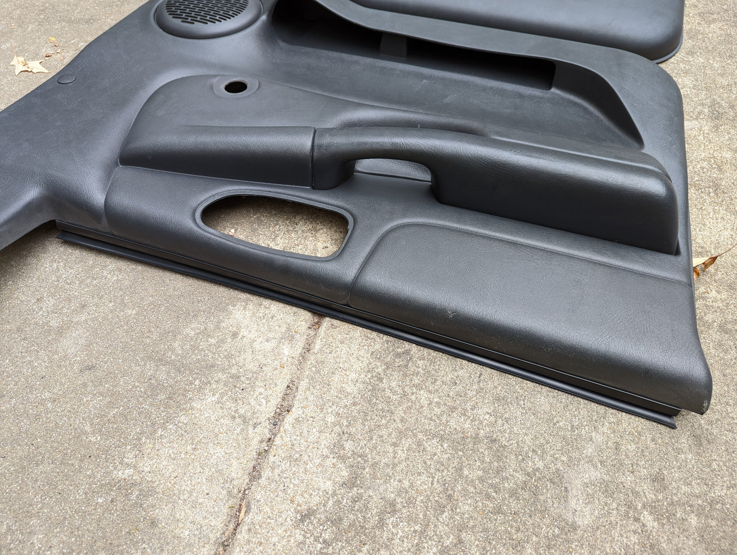OEM Pair of Front Manual Door Panels in Dark Gray for 1998-2005 Chevy S10 GMC Sonoma and more