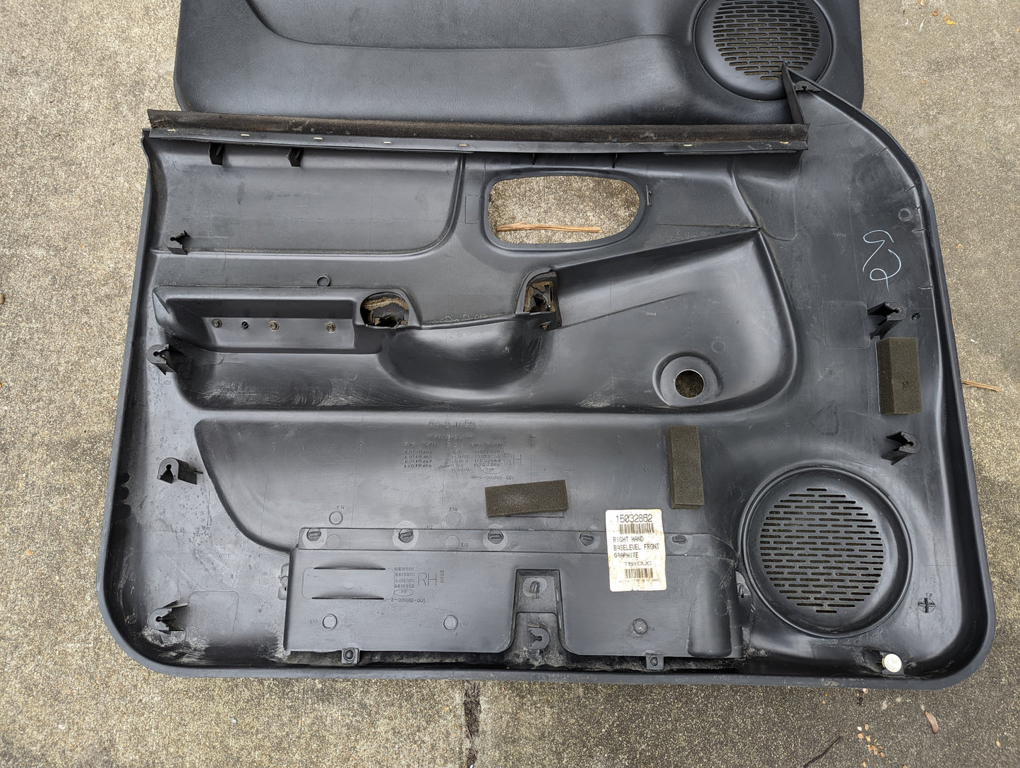 OEM Pair of Front Manual Door Panels in Dark Gray for 1998-2005 Chevy S10 GMC Sonoma and more
