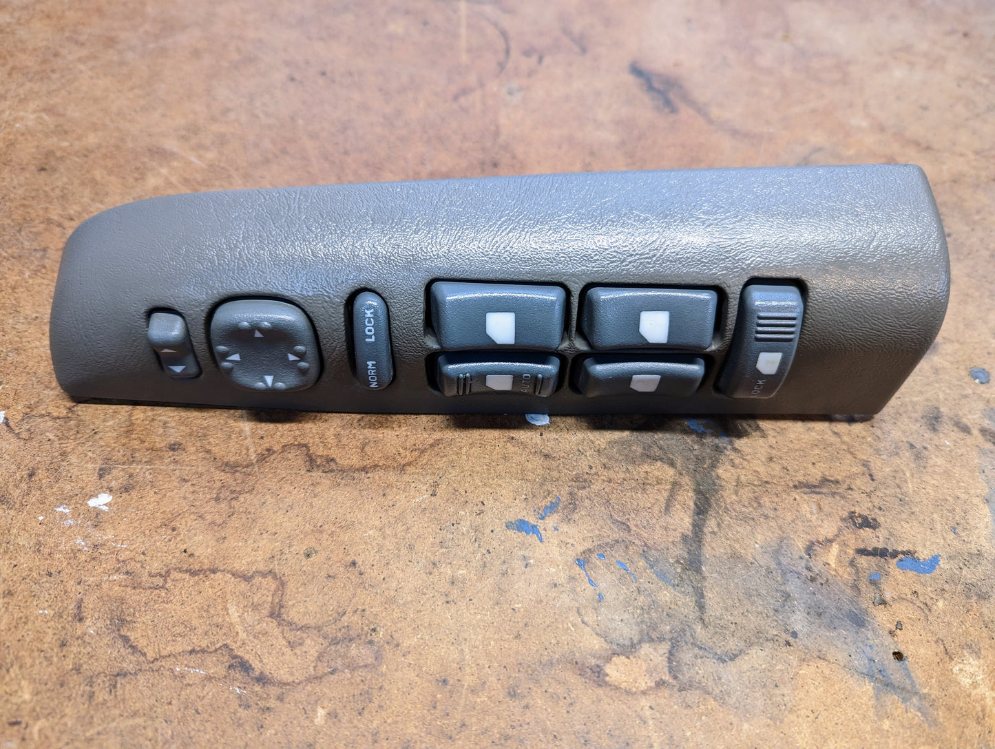 OEM Driver Power Switches & Bezel in Light Gray for 1998 - 2004 Chevrolet S10, Blazer, and more