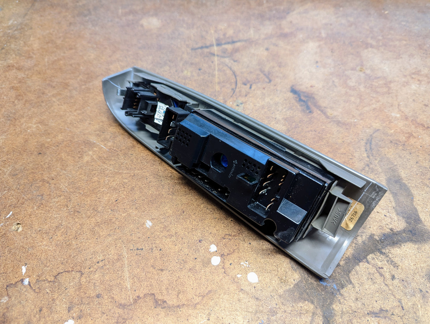 OEM Driver Power Switches & Bezel in Light Gray for 1998 - 2004 Chevrolet S10, Blazer, and more