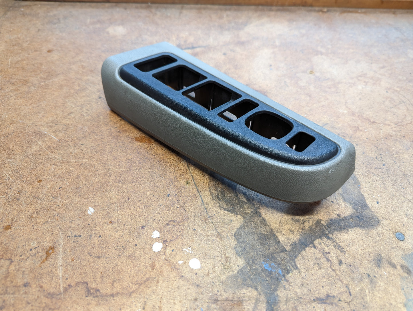 OEM Driver LH Power Switch Bezel in Light Gray for 2003-2006 Silverado Tahoe Yukon Sierra and more