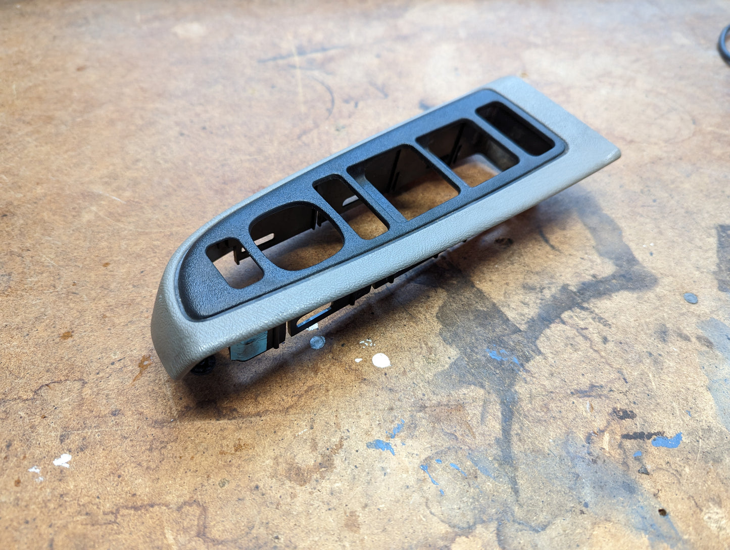 OEM Driver LH Power Switch Bezel in Light Gray for 2003-2006 Silverado Tahoe Yukon Sierra and more