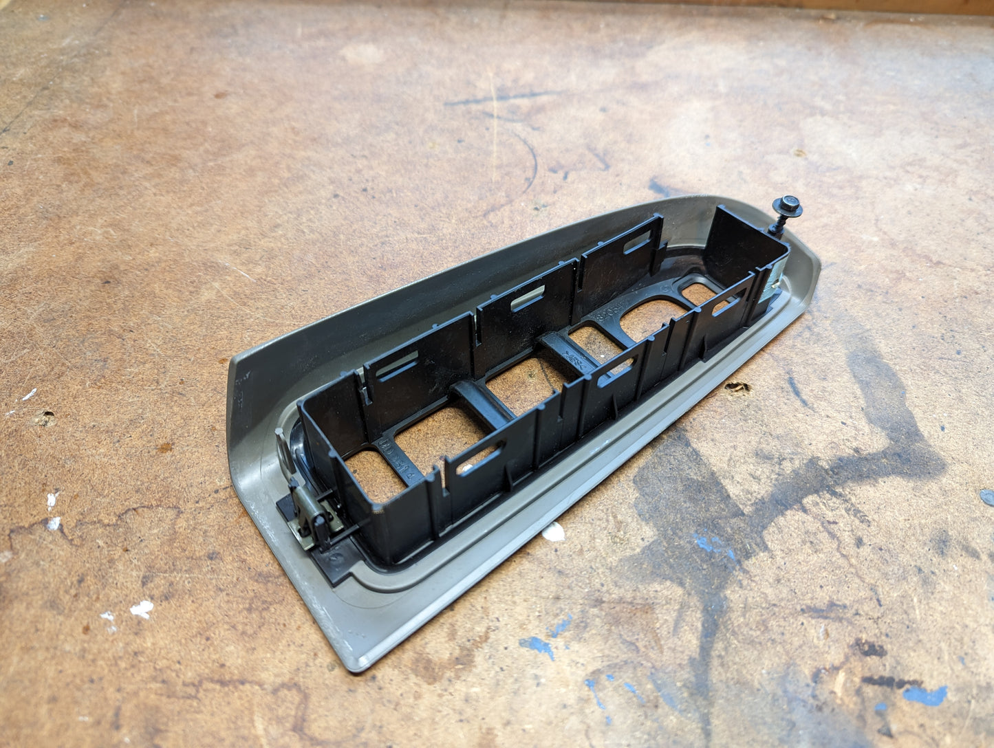 OEM Driver LH Power Switch Bezel in Light Gray for 2003-2006 Silverado Tahoe Yukon Sierra and more