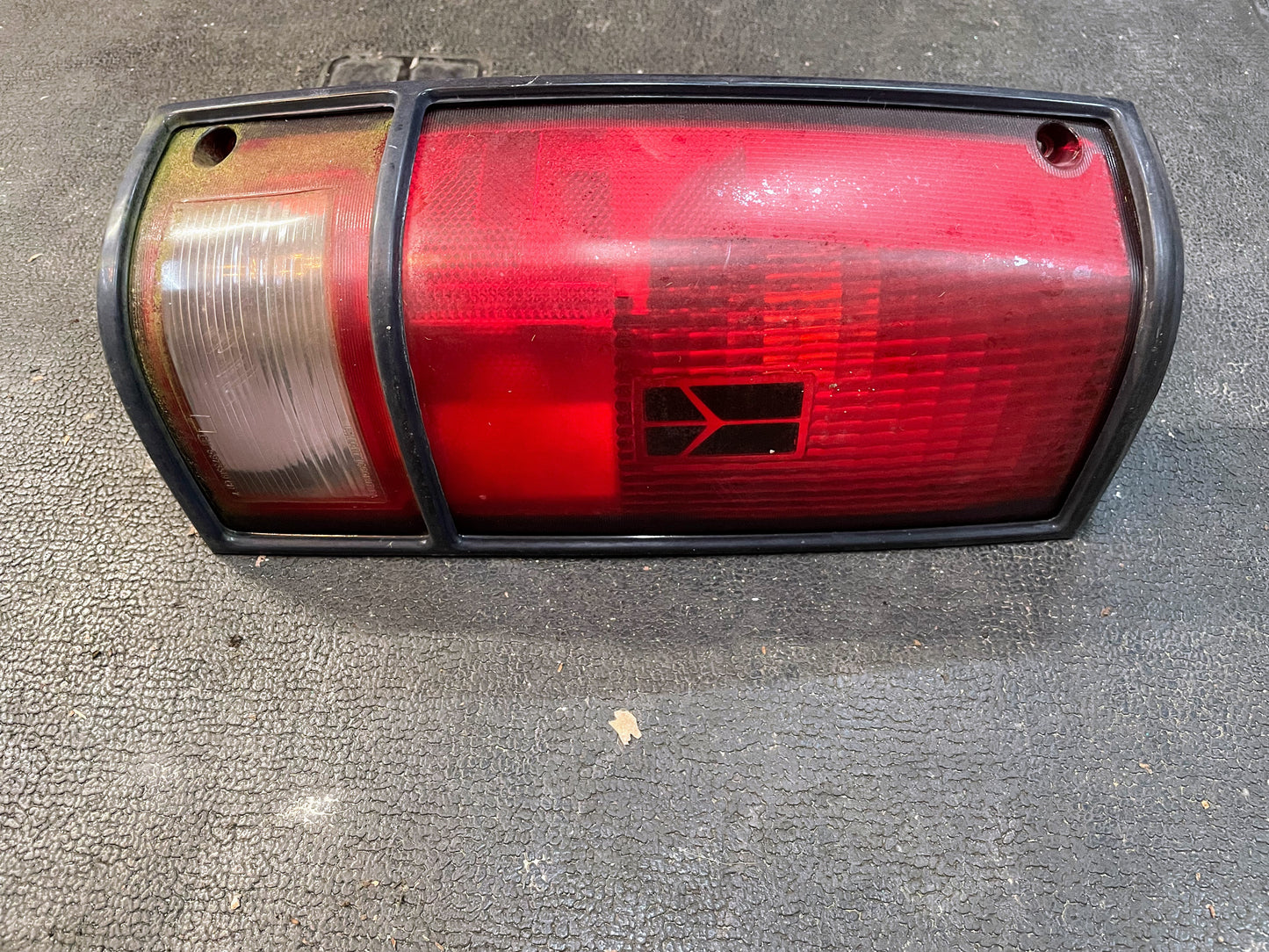 OEM Pair of Tail Lights Lamp Lens for 1991 - 1994 Oldsmobile Bravada