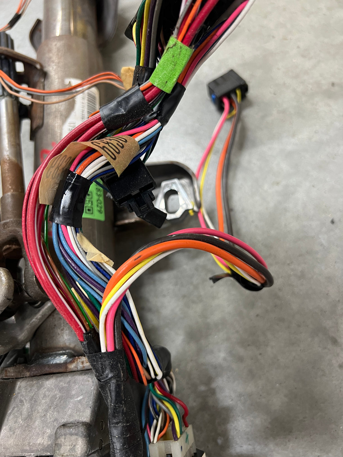 OEM Steering Column w/KEY for 2000-2002 GM Full Size Trucks