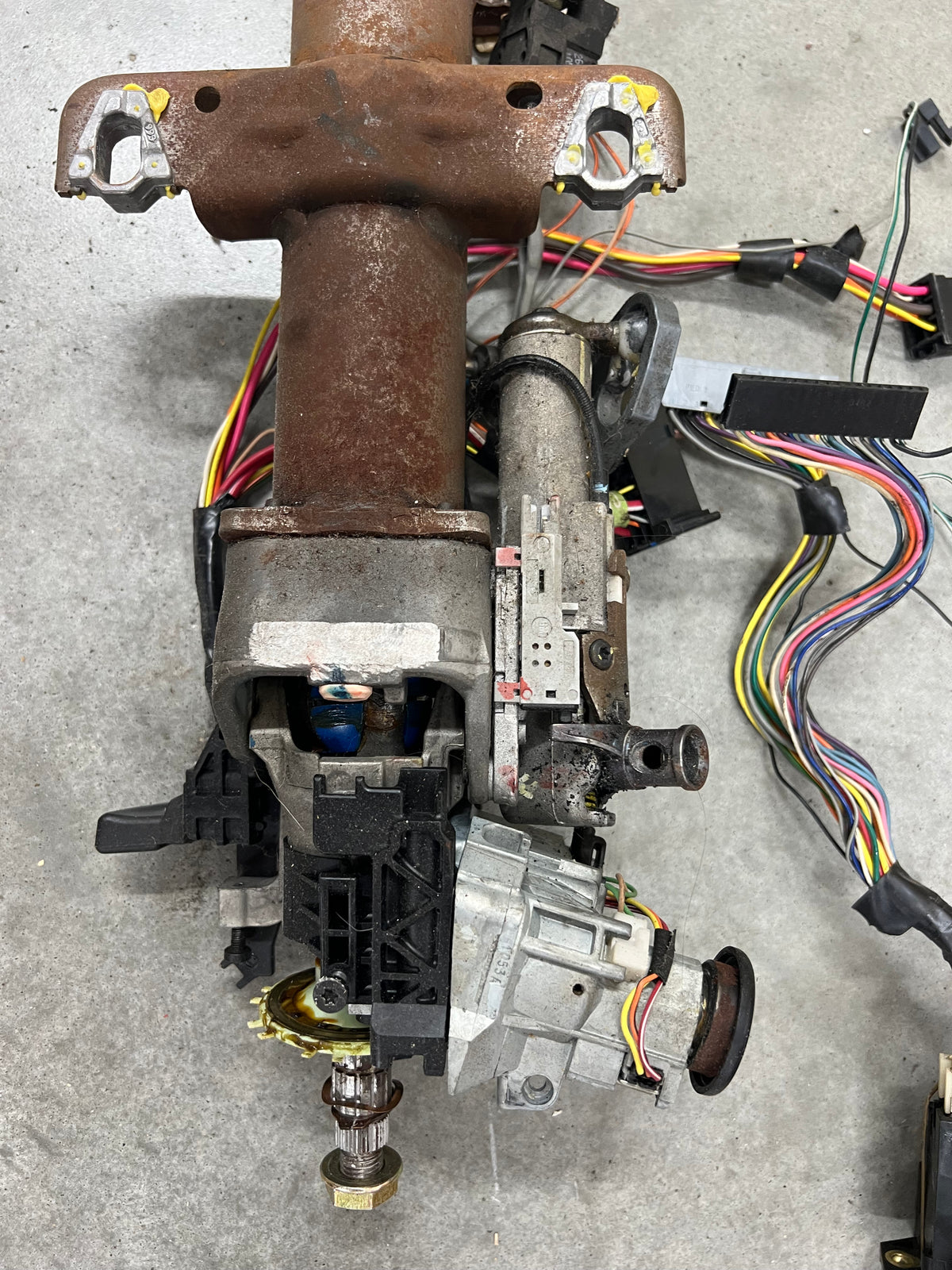OEM Steering Column w/KEY for 2000-2002 GM Full Size Trucks