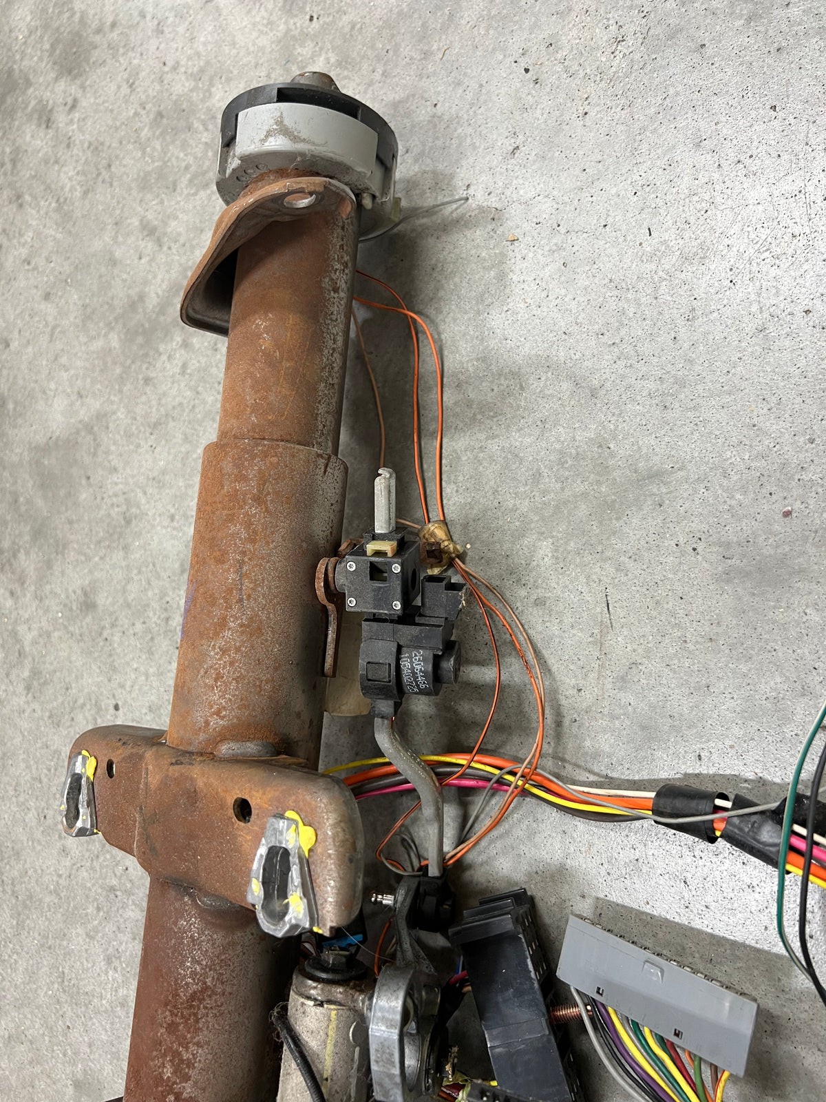 OEM Steering Column w/KEY for 2000-2002 GM Full Size Trucks