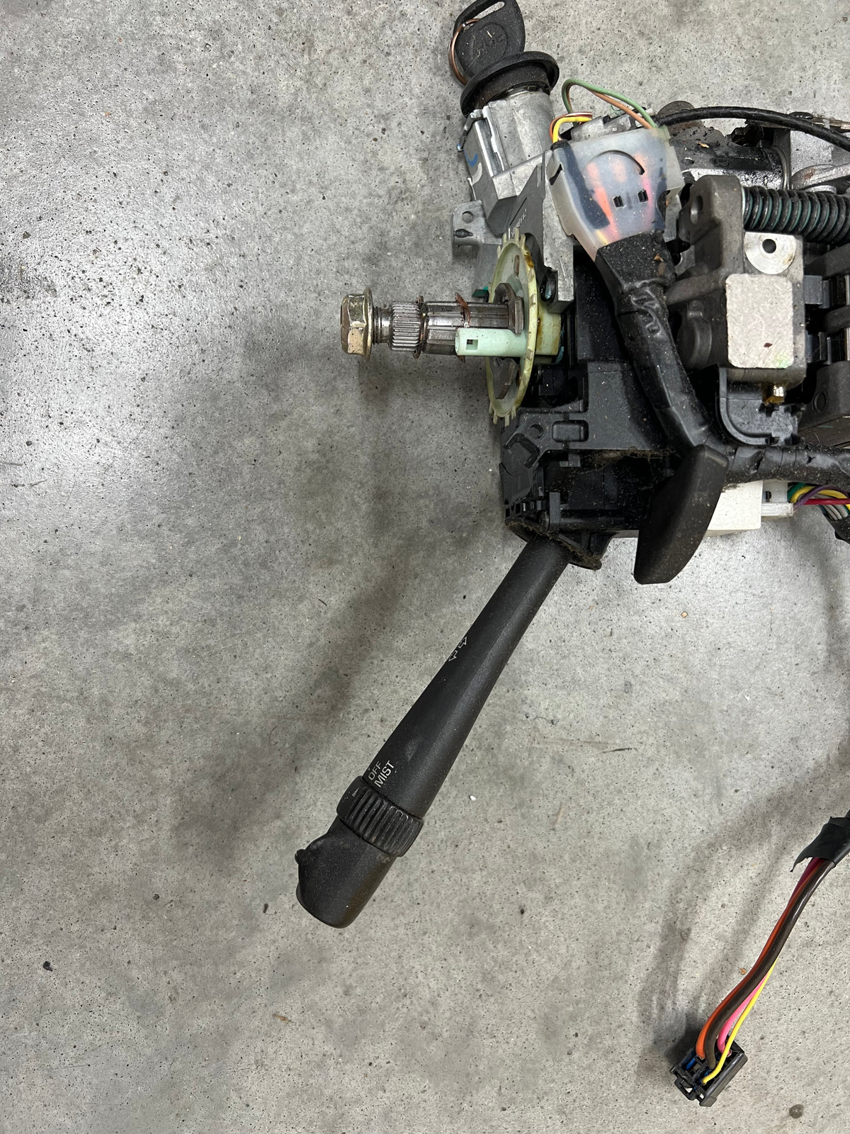 OEM Steering Column w/KEY for 2000-2002 GM Full Size Trucks
