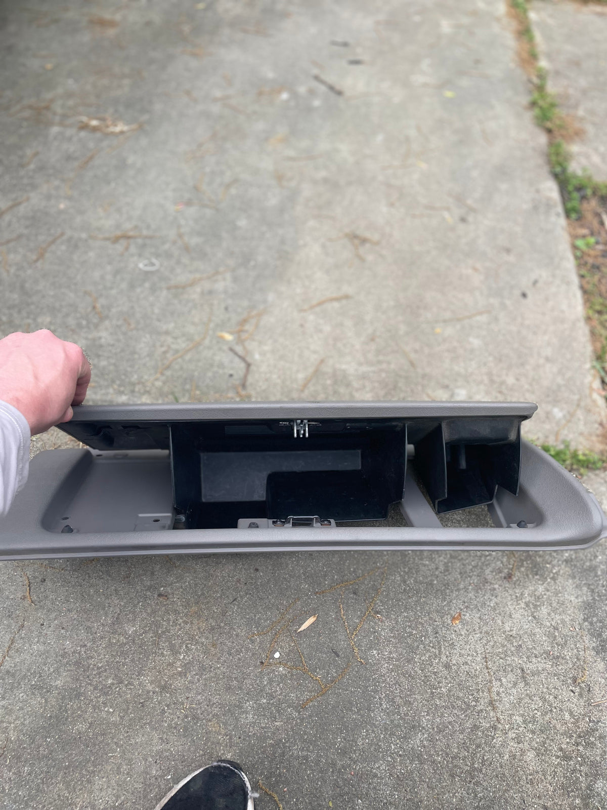 Center Console Cubby Insert – Pewter Gray OEM For Chevy Silverado & GMC Sierra 2003-2006