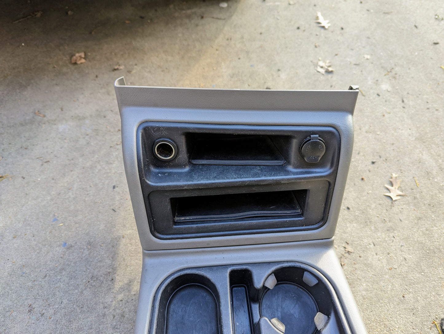 OEM Center Console in Light Gray 92I for 2003-2007 Chevy Silverado, Tahoe, Suburban, and more