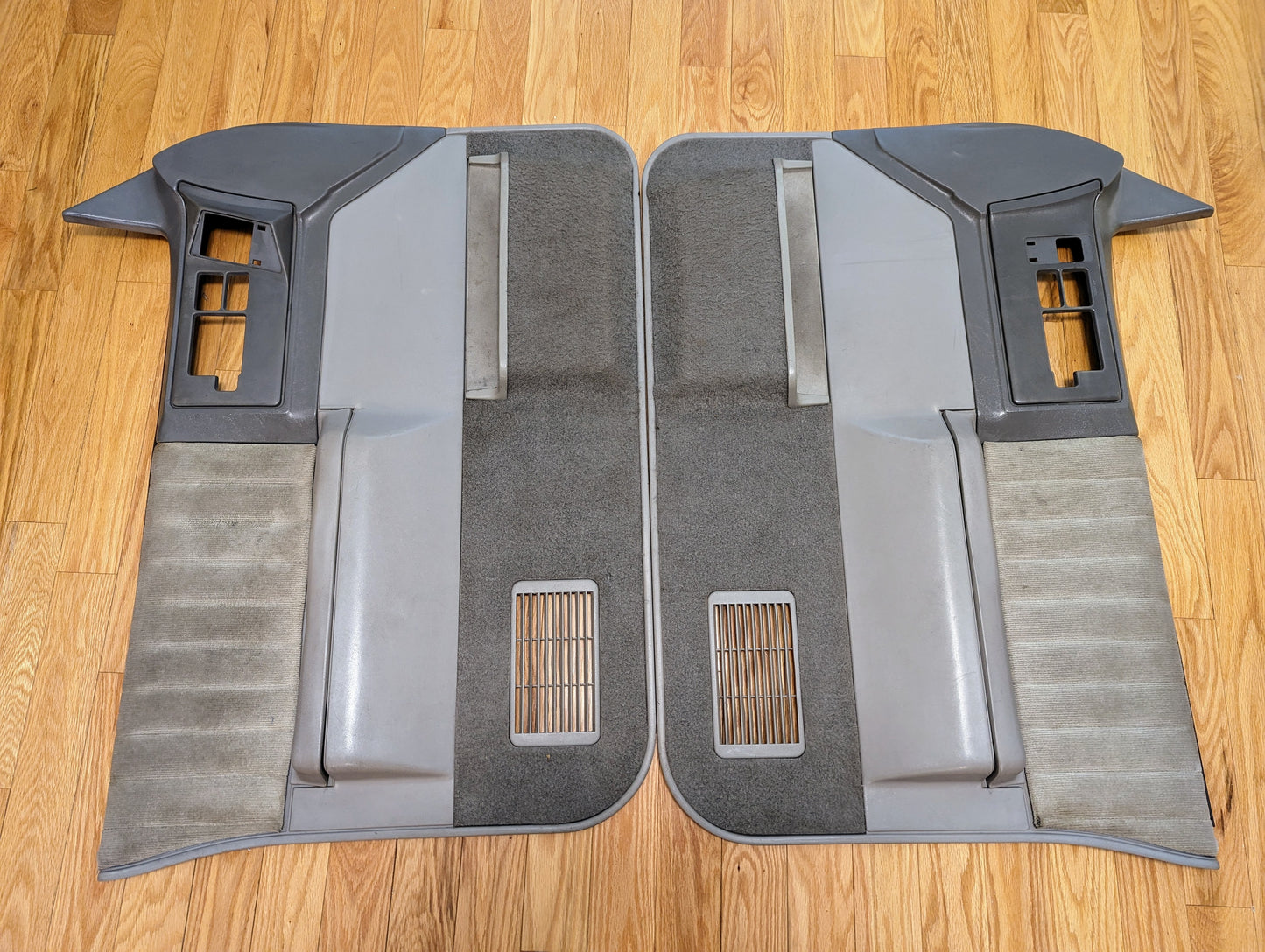 OEM Pair of Front Power Door Panels in light Gray for 1986-1993 Chevy S10 GMC S15 and more