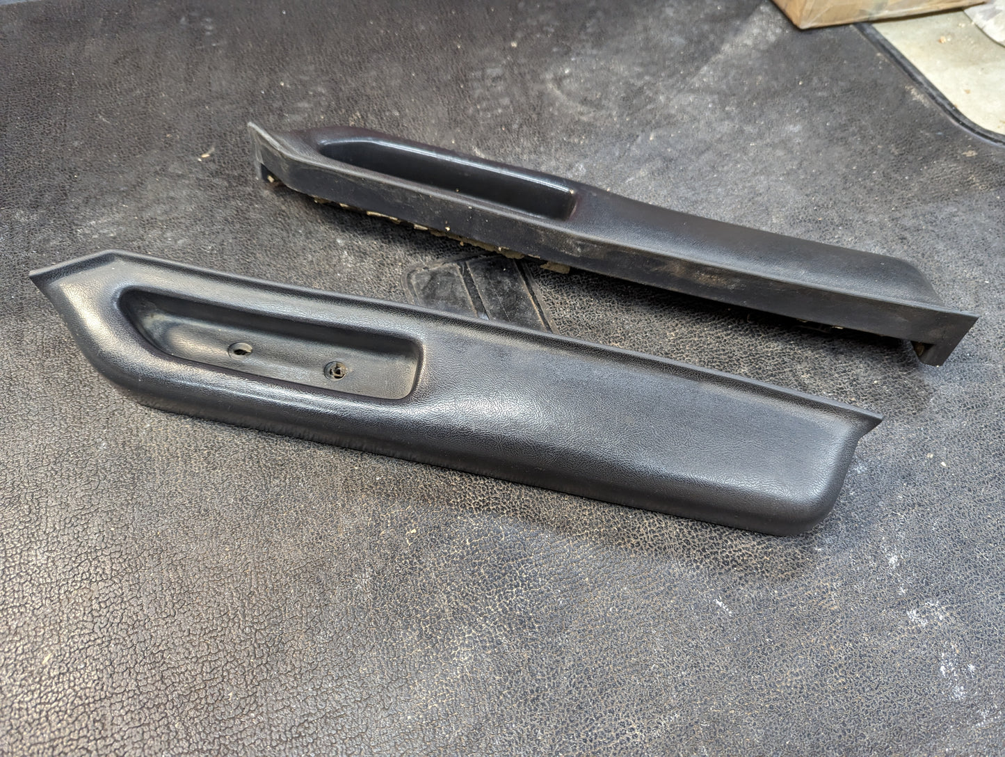 OEM Door Panel Armrest Handles in Black for 1986 - 1993 Chevy S10 Blazer GMC Jimmy and more