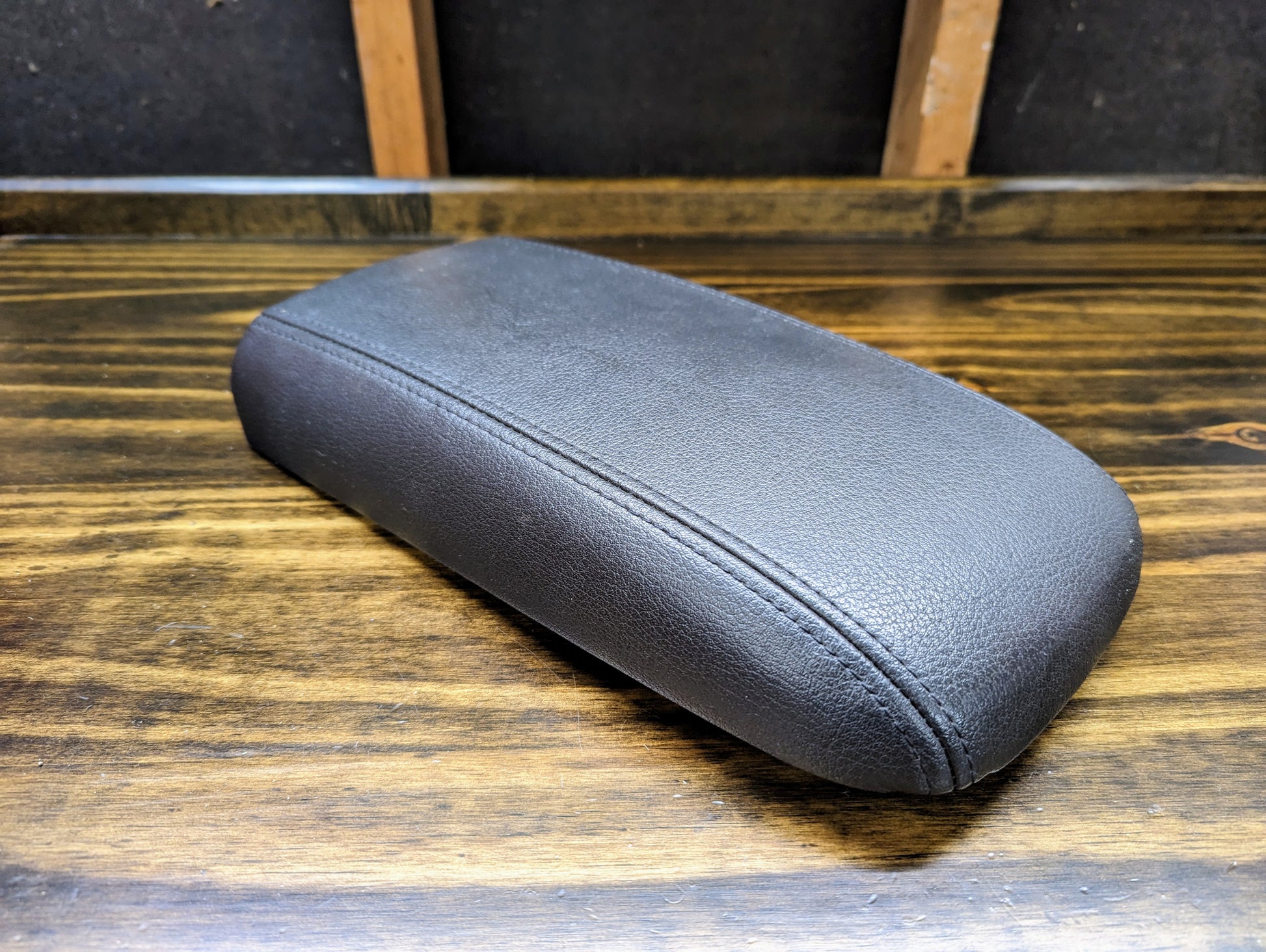 Automall_tech Gray Center Console Armrest Cover For GMC Envoy 2002-2009 – Faux Leather