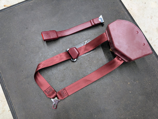 NOS Driver Bucket Seat Belt Retractor & Buckle in Red for 1988 - 1994 Chevy/GMC C/K Trucks