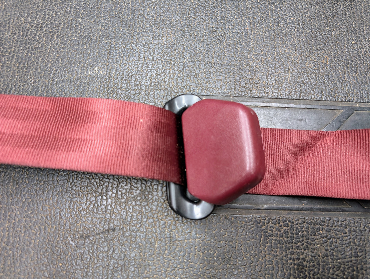 NOS Driver Bucket Seat Belt Retractor & Buckle in Red for 1988 - 1994 Chevy/GMC C/K Trucks