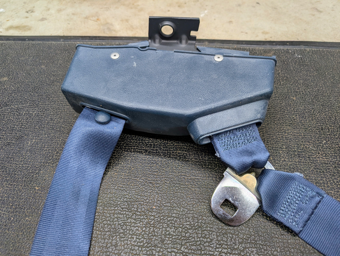 NOS Driver Seat Belt Retractor & Buckle in Blue for 1982 - 1993 Chevy S10, GMC S15