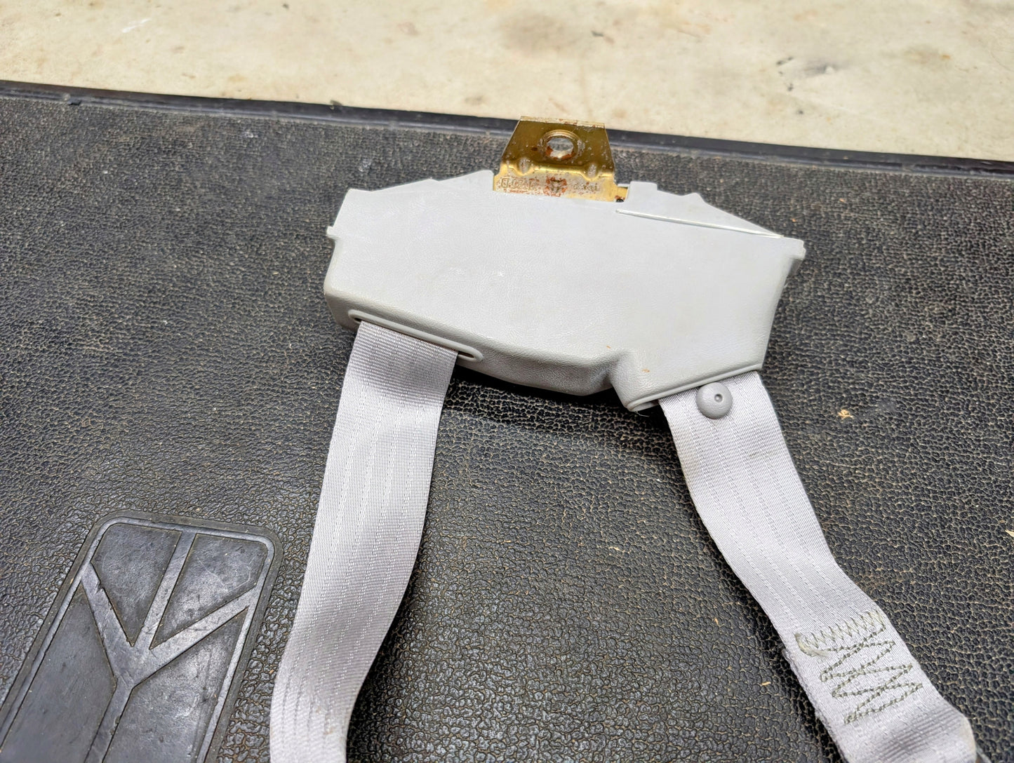 NOS Driver Seat Belt Retractor & Buckle in Gray for 1991 - 1994 Chevy S10 Blazer, and more