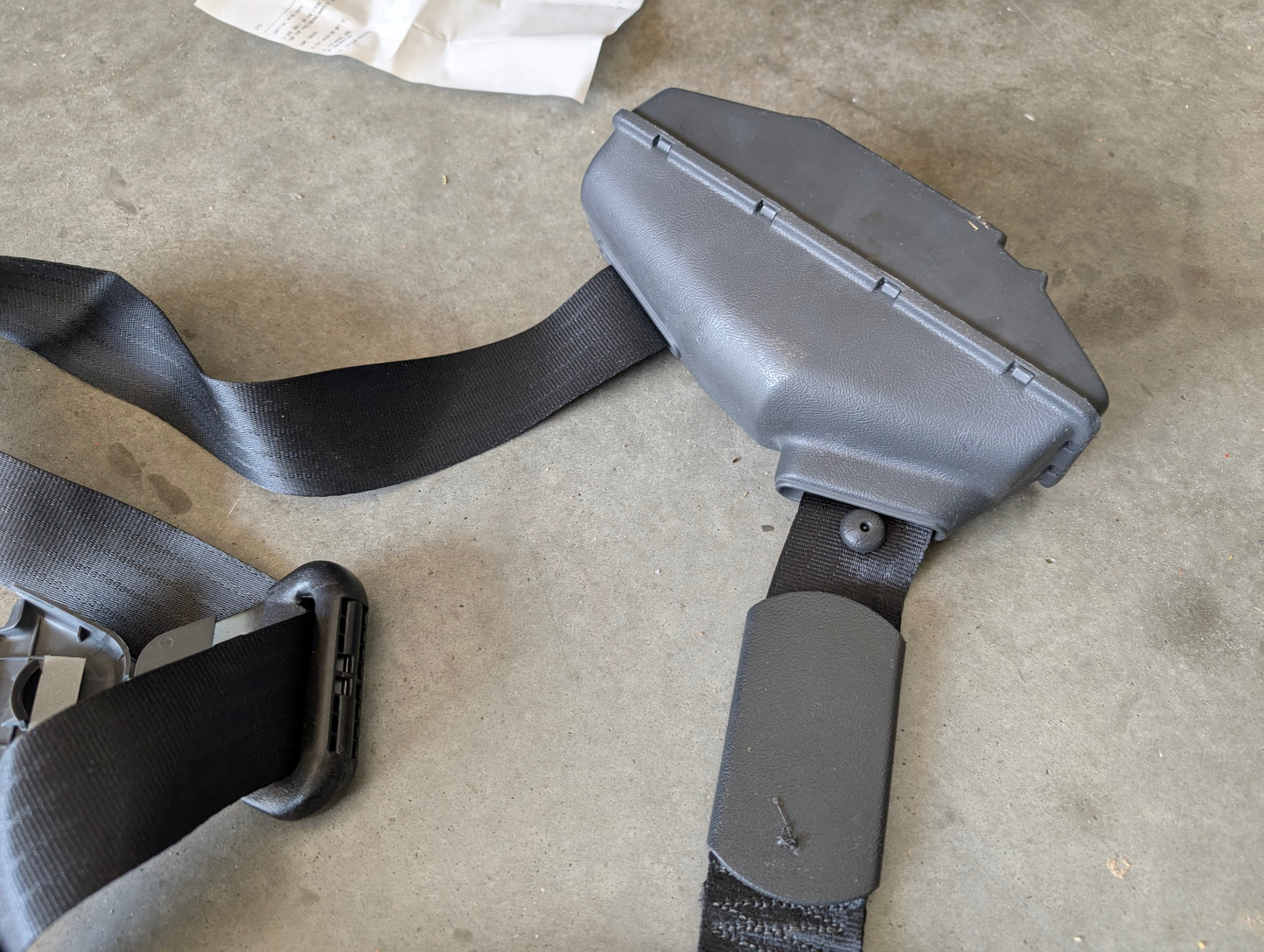 NOS Passenger Seat Belt Retractor & Buckle in Charcoal for 1982 - 1993 Chevy S10, GMC S15