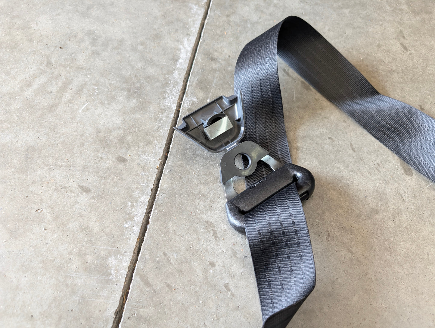 NOS Passenger Seat Belt Retractor & Buckle in Charcoal for 1982 - 1993 Chevy S10, GMC S15