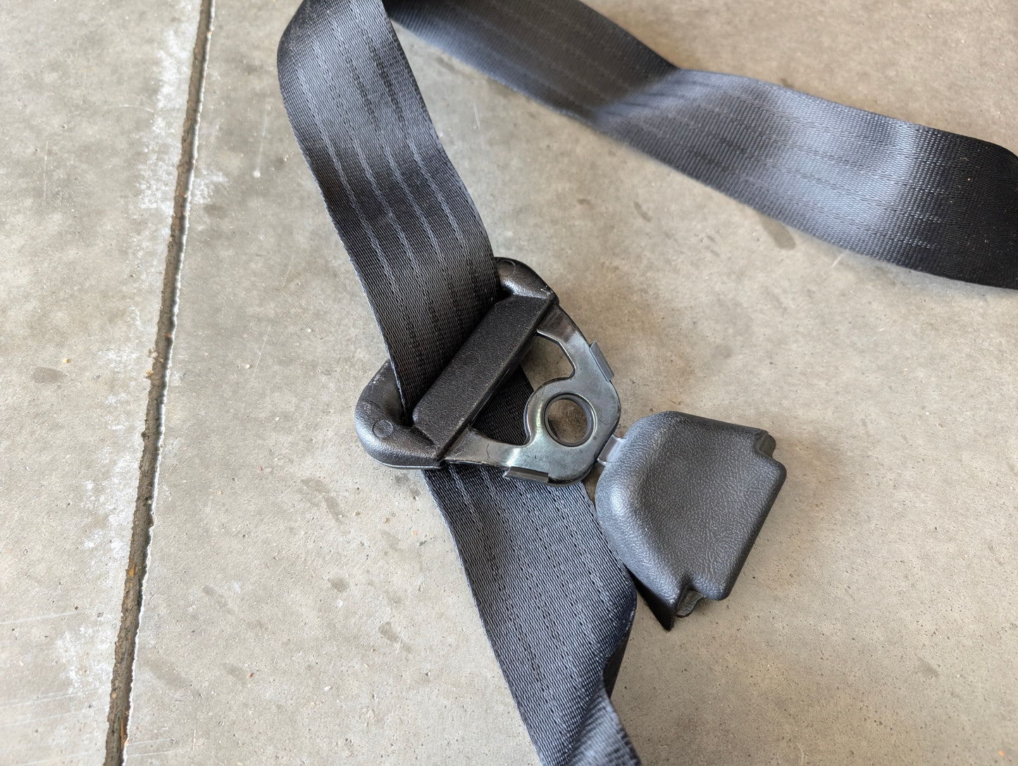 NOS Passenger Seat Belt Retractor & Buckle in Charcoal for 1982 - 1993 Chevy S10, GMC S15