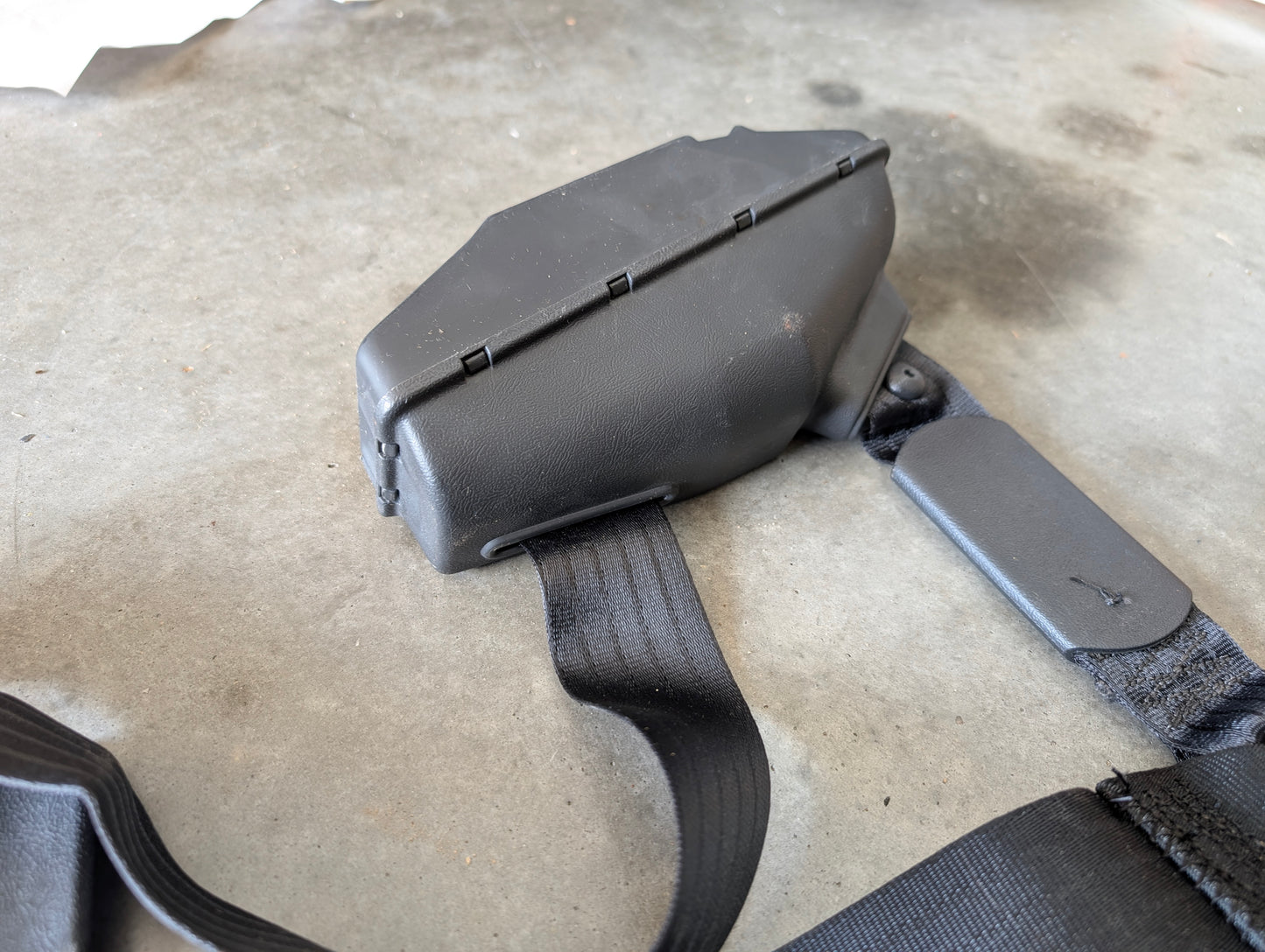 NOS Passenger Seat Belt Retractor & Buckle in Charcoal for 1982 - 1993 Chevy S10, GMC S15