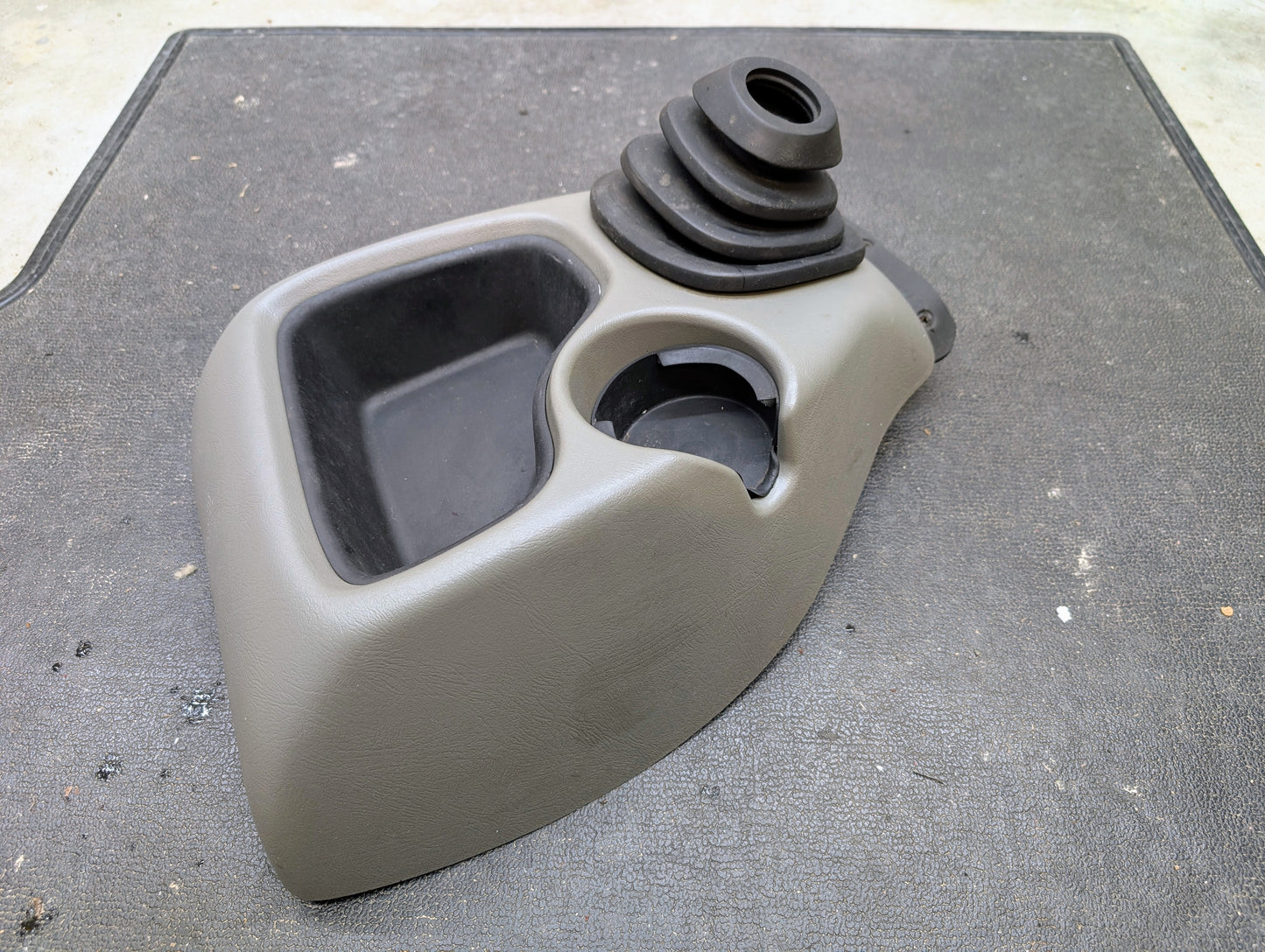 OEM Short Center Console for Manual Trans in Pewter for 1998-2004 Chevy S10 GMC Sonoma and more