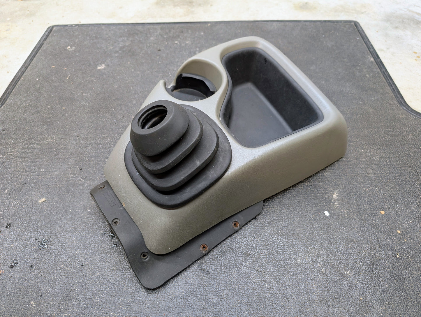 OEM Short Center Console for Manual Trans in Pewter for 1998-2004 Chevy S10 GMC Sonoma and more