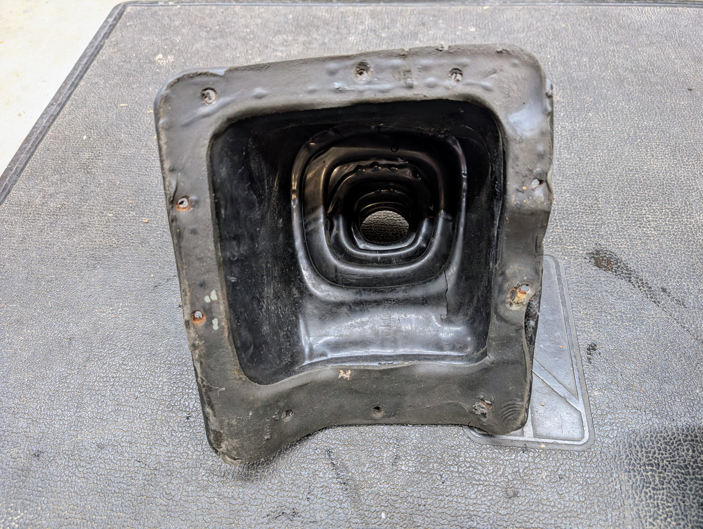 OEM Short Center Console for Manual Trans in Pewter for 1998-2004 Chevy S10 GMC Sonoma and more