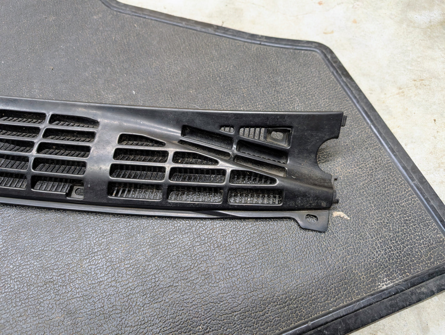 OEM Wiper Cowl Cover Center Trim for 1994-2005 Chevrolet S10, Blazer, and more