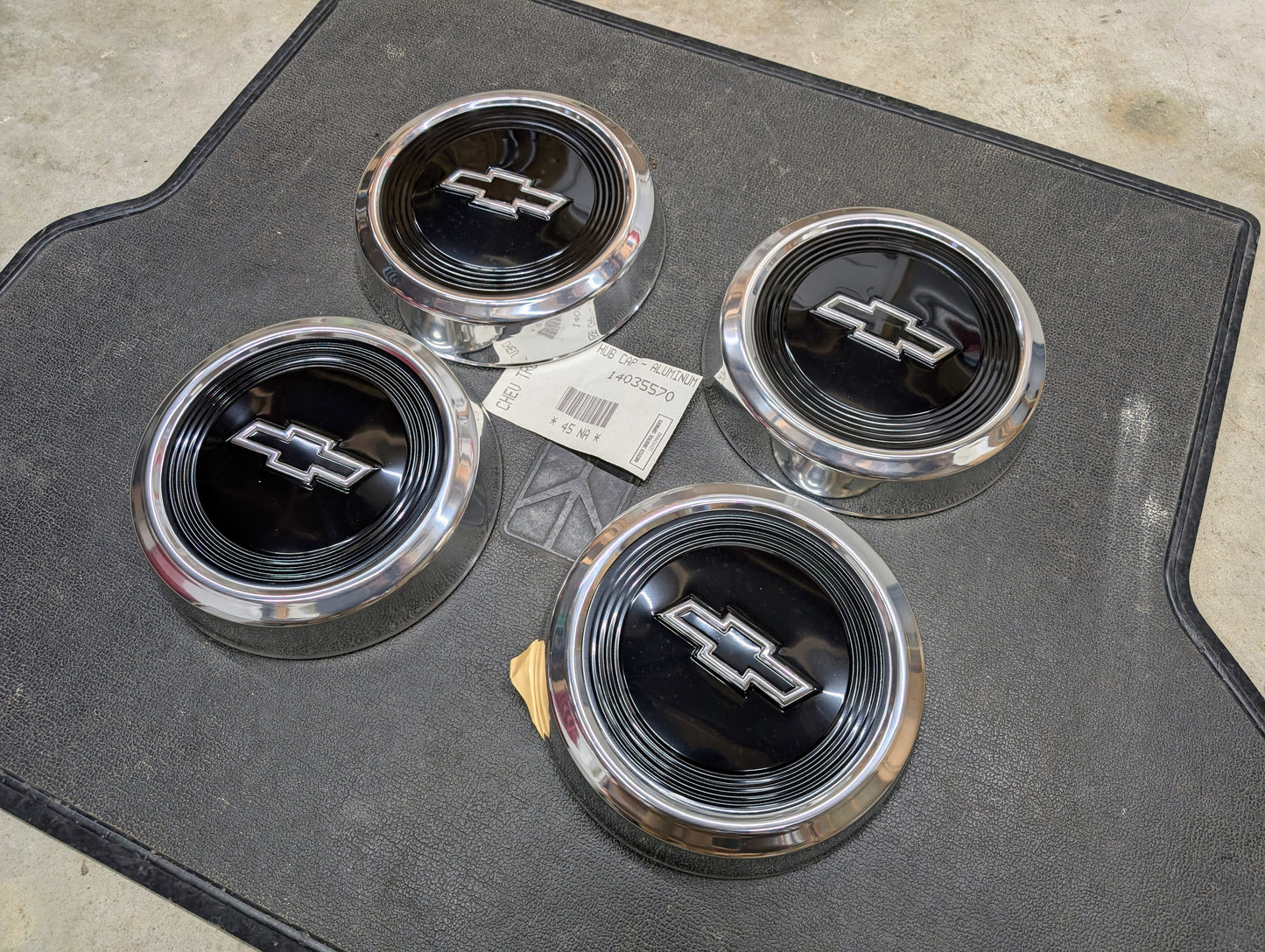 NOS Bowtie Dog Dish Wheel 10.5" Hub Cap SET for 1982 - 1999 Chevy S10, Blazer, Astro, and more