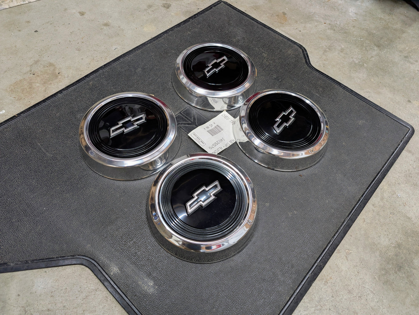 NOS Bowtie Dog Dish Wheel 10.5" Hub Cap SET for 1982 - 1999 Chevy S10, Blazer, Astro, and more