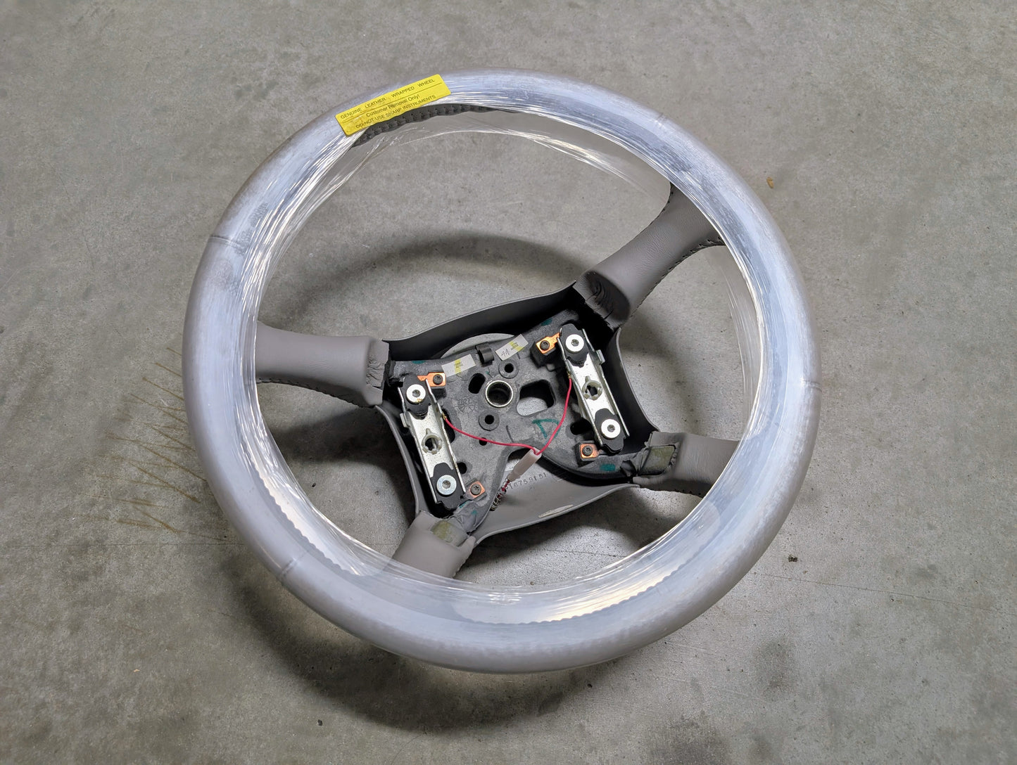 NOS Gray Leather OEM Steering Wheel for 1999-2000 GMC Yukon Denali