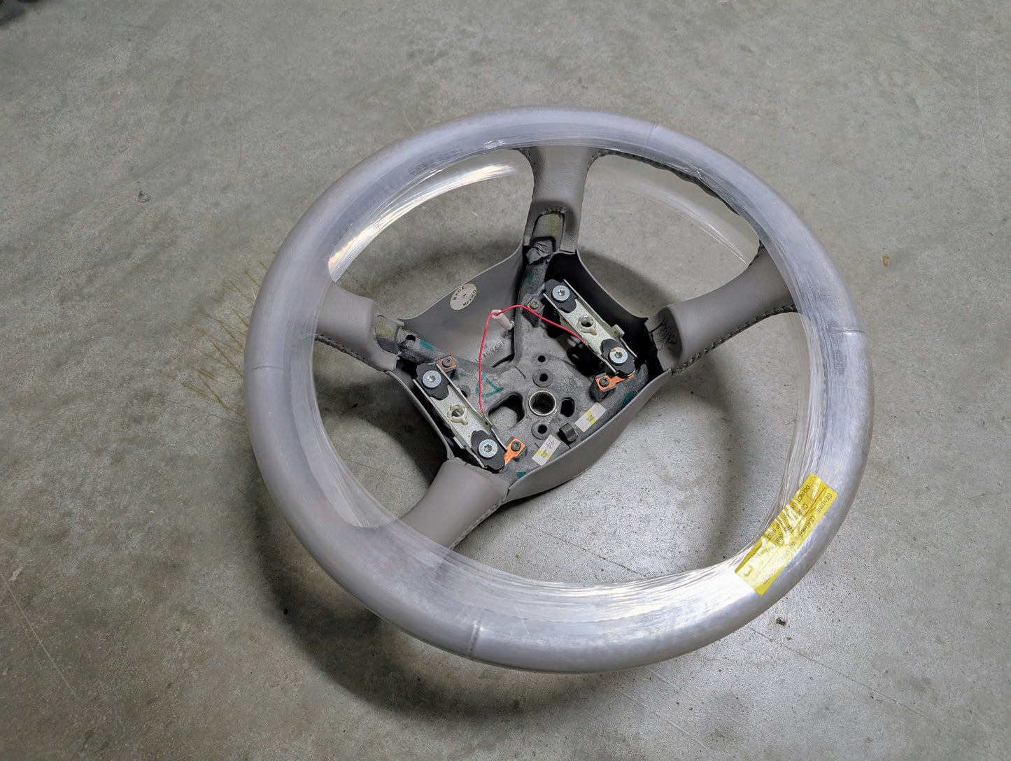 NOS Gray Leather OEM Steering Wheel for 1999-2000 GMC Yukon Denali