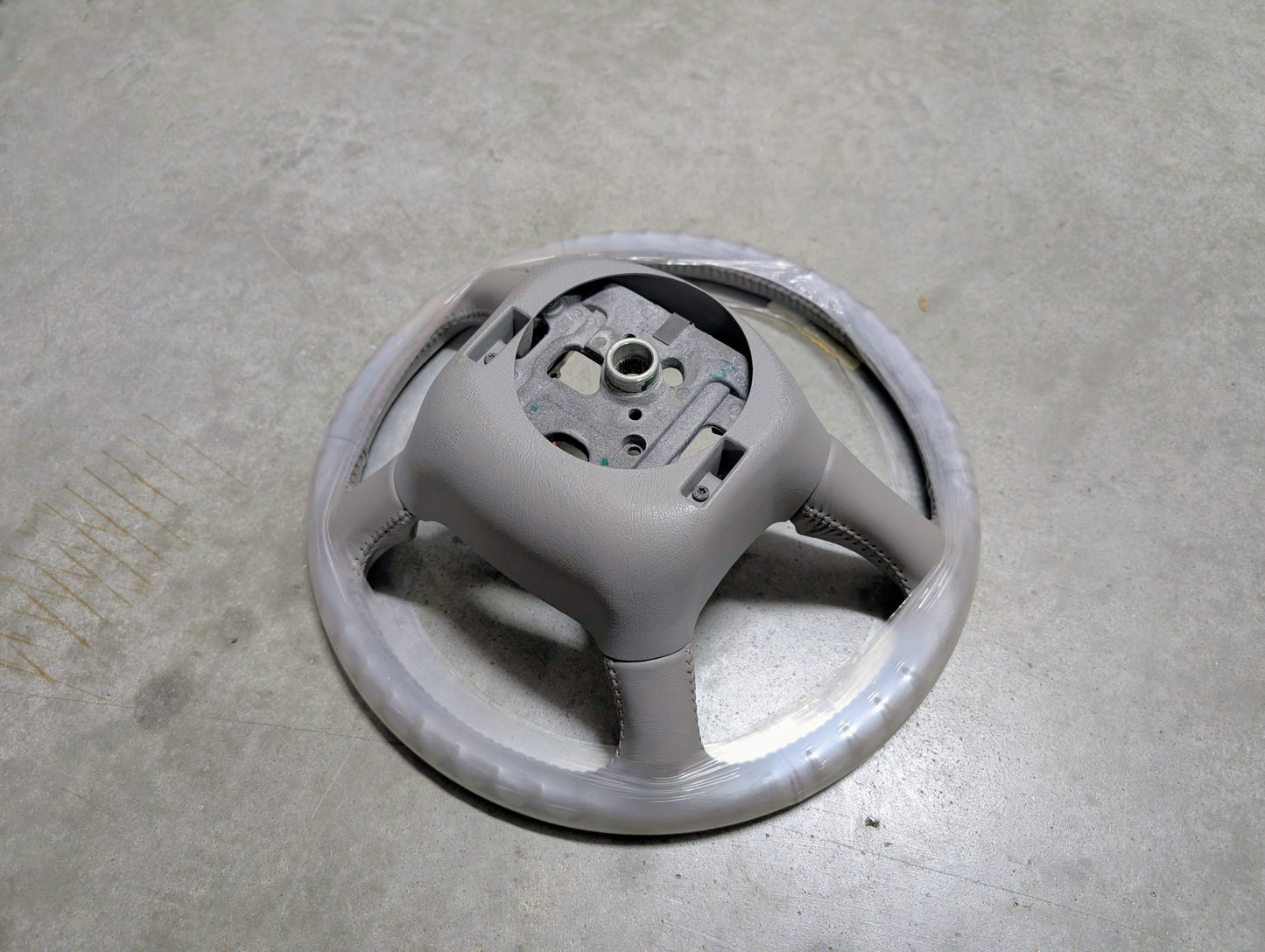 NOS Gray Leather OEM Steering Wheel for 1999-2000 GMC Yukon Denali