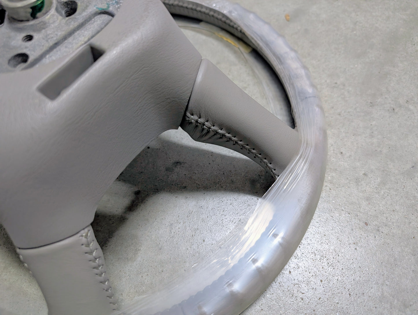 NOS Gray Leather OEM Steering Wheel for 1999-2000 GMC Yukon Denali