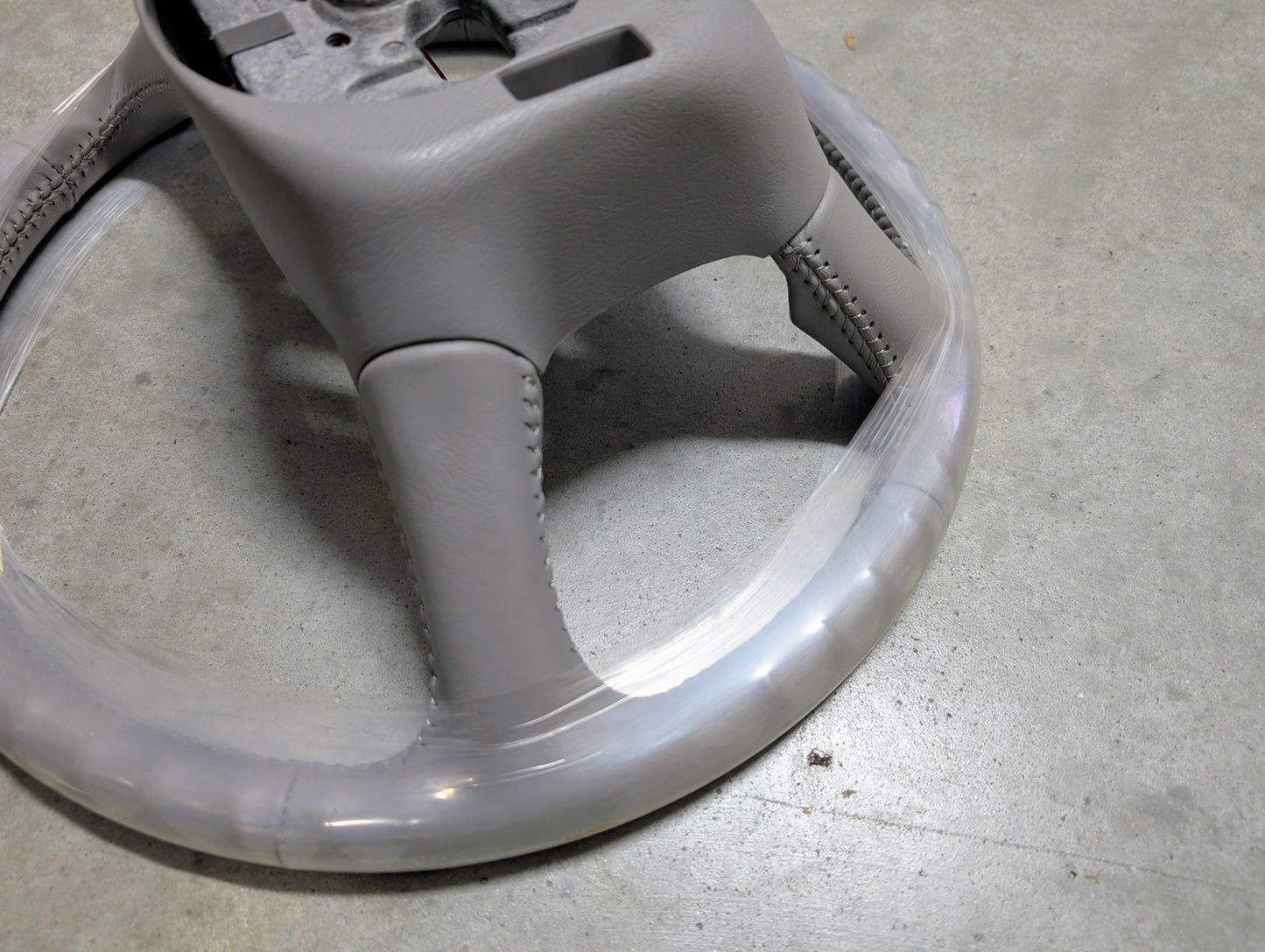 NOS Gray Leather OEM Steering Wheel for 1999-2000 GMC Yukon Denali