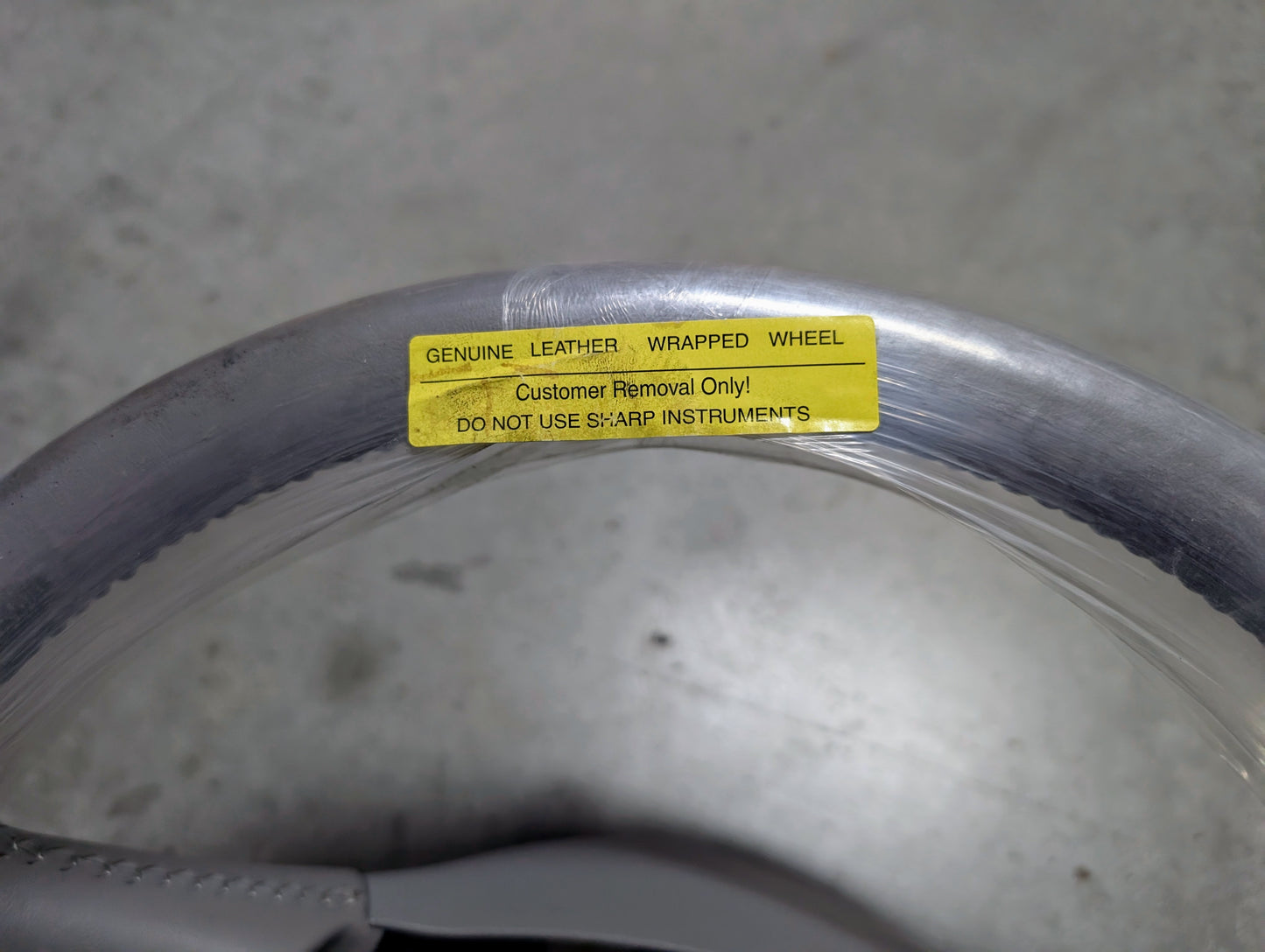 NOS Gray Leather OEM Steering Wheel for 1999-2000 GMC Yukon Denali