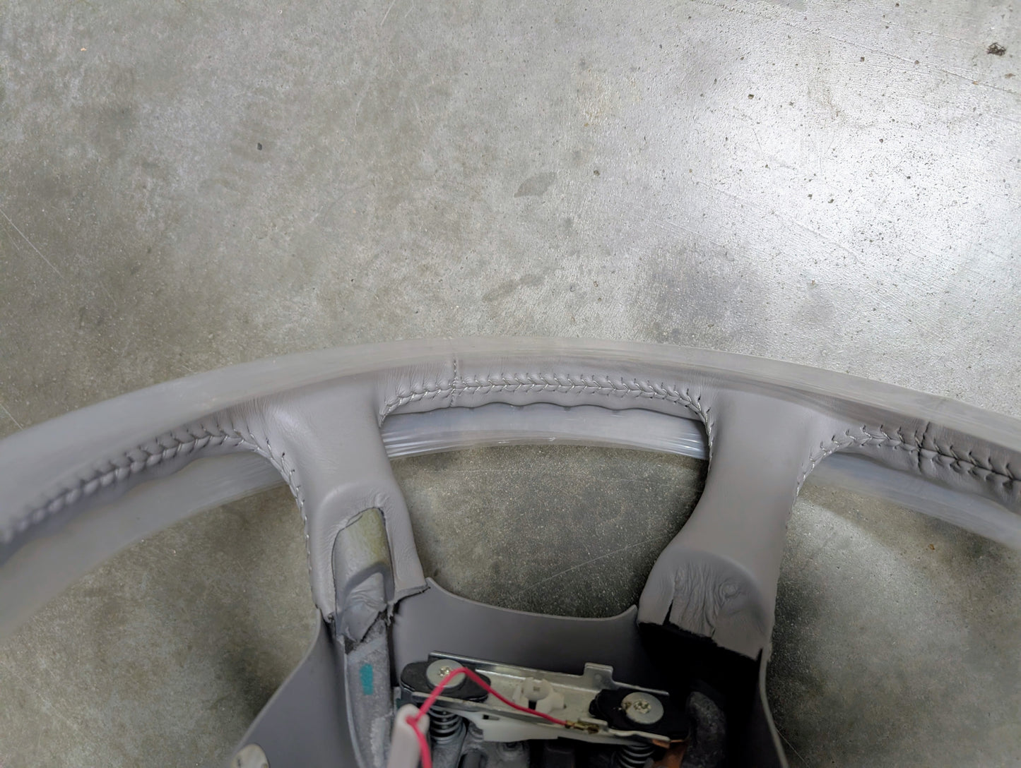 NOS Gray Leather OEM Steering Wheel for 1999-2000 GMC Yukon Denali