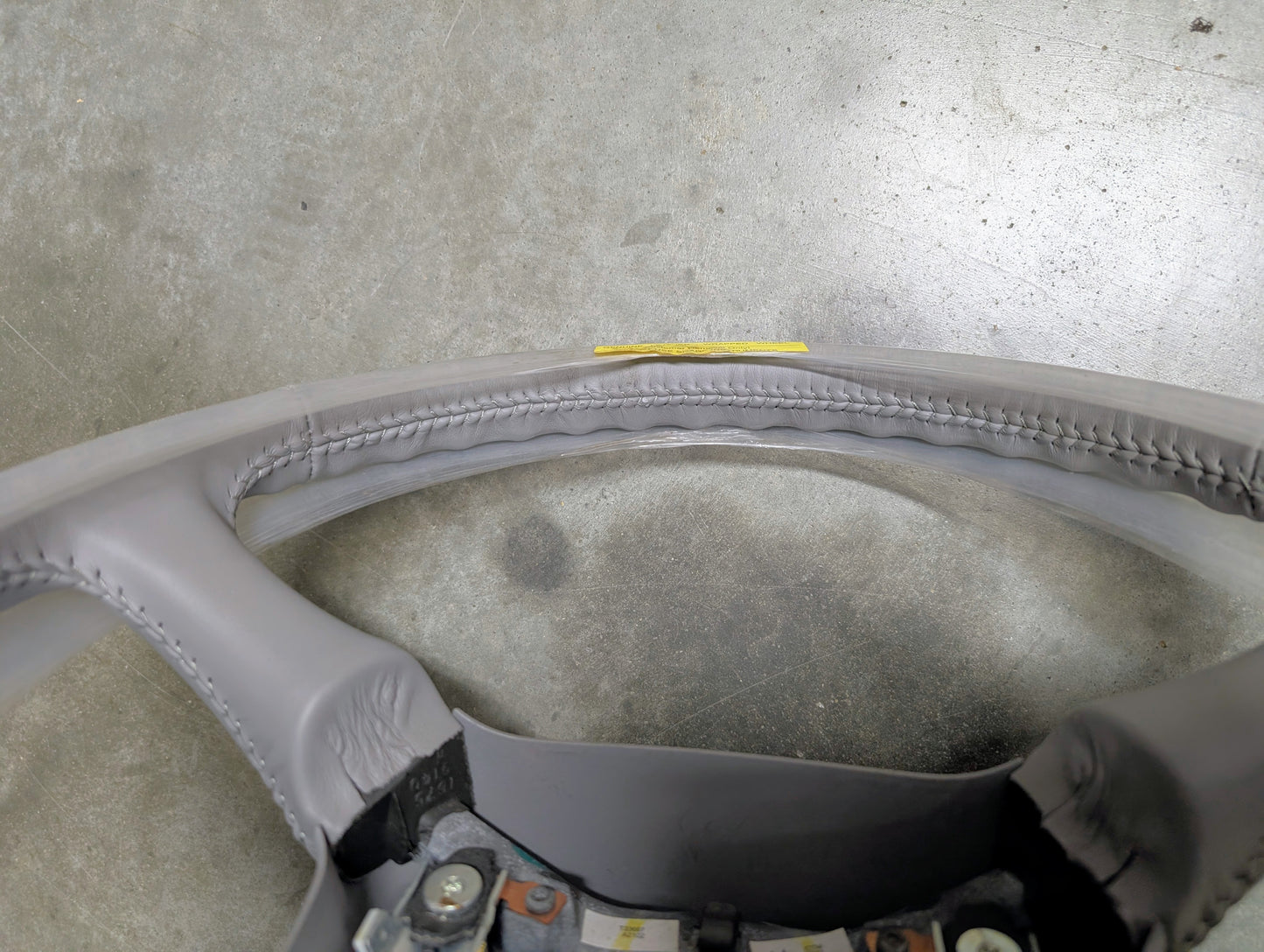 NOS Gray Leather OEM Steering Wheel for 1999-2000 GMC Yukon Denali