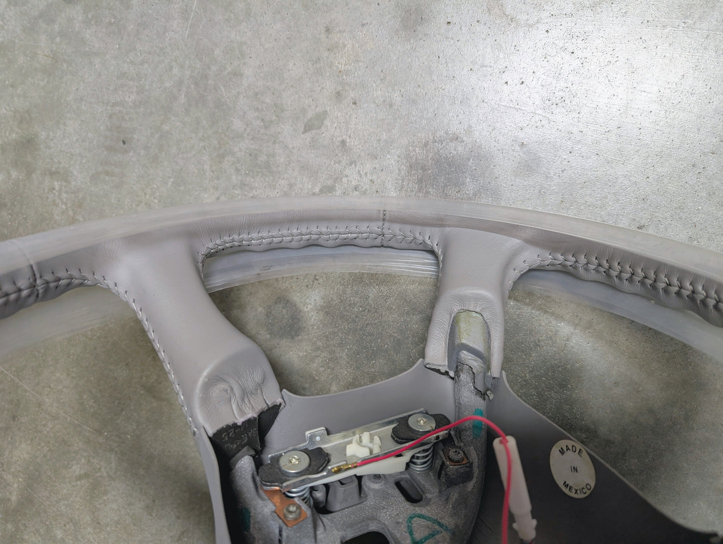 NOS Gray Leather OEM Steering Wheel for 1999-2000 GMC Yukon Denali