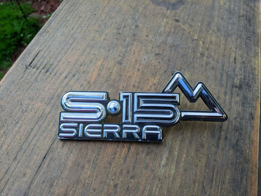 1982-1990 GMC S15 Sierra Fender Emblem Mountain Badge Logo OEM