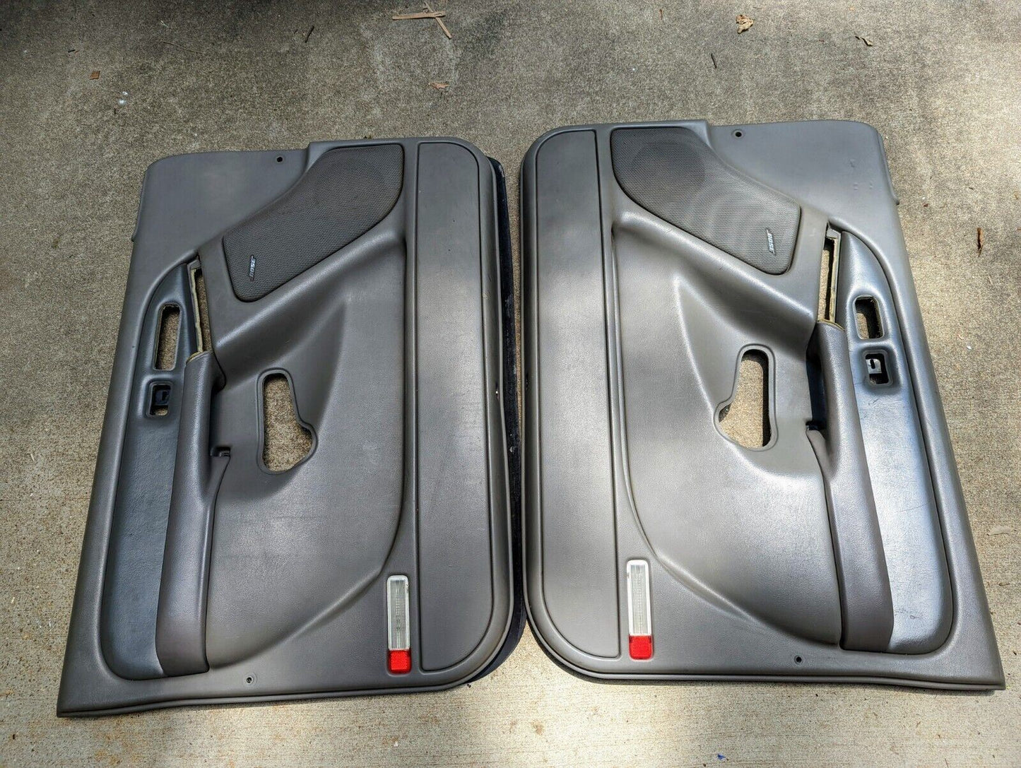 Pair Front Door Trim Panels LH RH in Light Gray for 2003 - 2006 GMC Denali Yukon Chevy Silverado and more