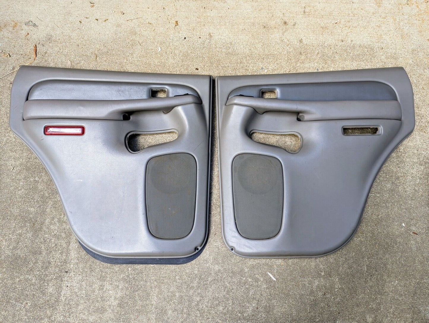 Pair of Light Gray Rear Door Trim Panels LH RH for 2003 - 2006 GMC Denali Yukon Chevy Tahoe