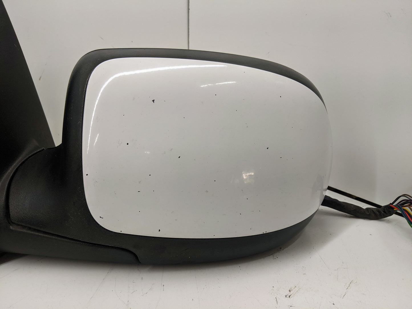 LH Driver Side View Exterior Mirror w/Power Heat Turn Dimming in Painted White for 2003 - 2007 Chevy Silverado GMC Sierra