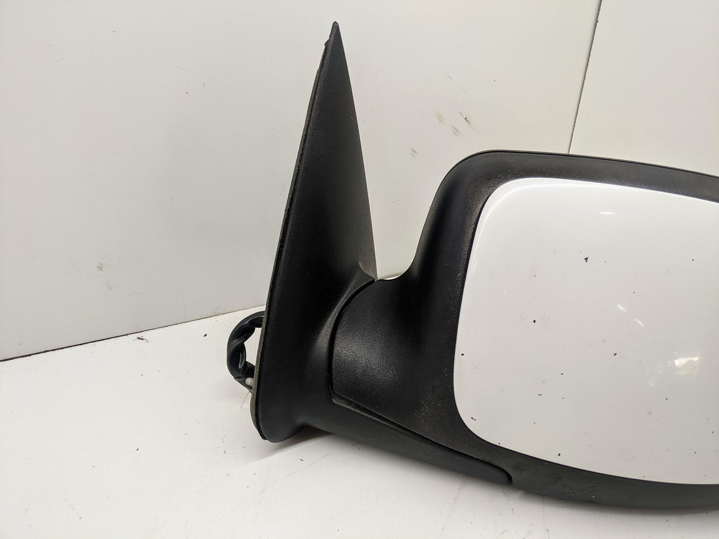 LH Driver Side View Exterior Mirror w/Power Heat Turn Dimming in Painted White for 2003 - 2007 Chevy Silverado GMC Sierra