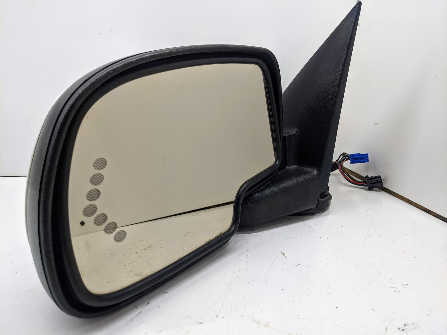 LH Driver Side View Exterior Mirror w/Power Heat Turn Dimming in Painted White for 2003 - 2007 Chevy Silverado GMC Sierra