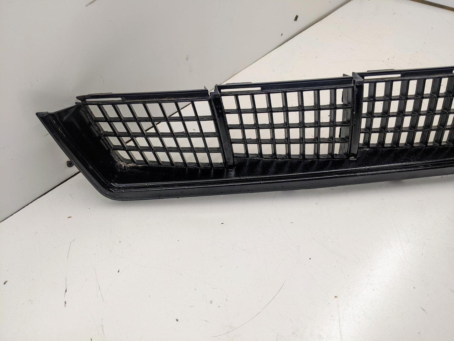 OEM Front Lower Bumper Cover Eggcrate Grill Grille in Black 25896041 for 2008 - 2011 Cadillac STS