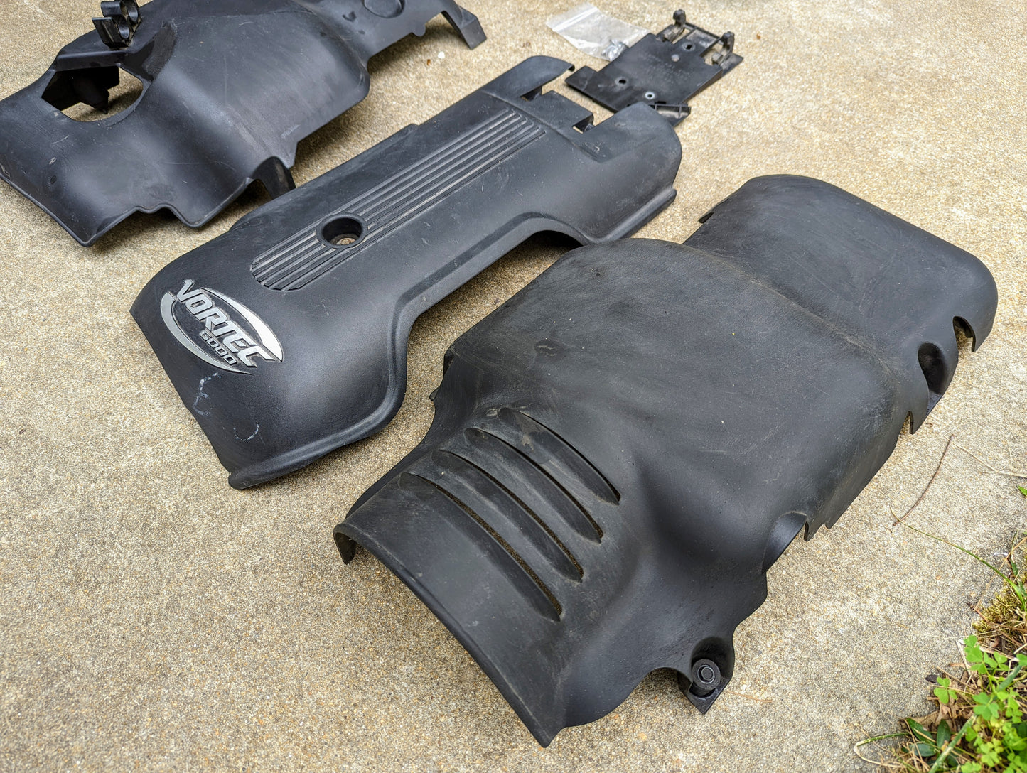 SET Premium Engine Vortec 6000 OEM Intake Cover Set w/Mount for GM Trucks and LS Swaps